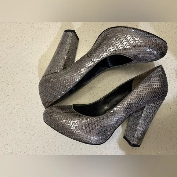 Nine West Silver Gray Metallic Sequin Round Formal Block Heels Shoes Pumps 8
