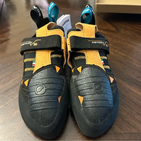 NWB Men’s Scarpa Instinct VS Climbing Shoes - Black and Orange (10) brand new