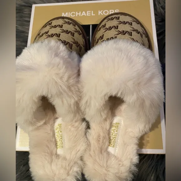 NWB Michael Kors  Women’s Tula Scuff Slip On Cozy Slippers