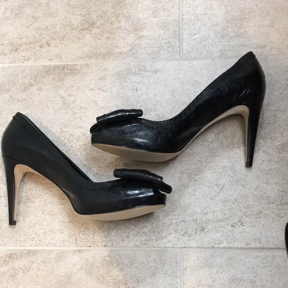 NWOB Cole Haan (Nike air) platform peep toe heels 10 Black
