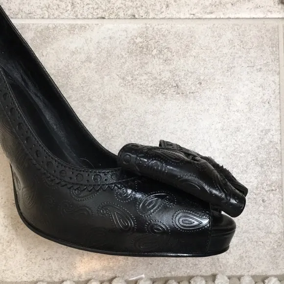 NWOB Cole Haan (Nike air) platform peep toe heels 10 Black