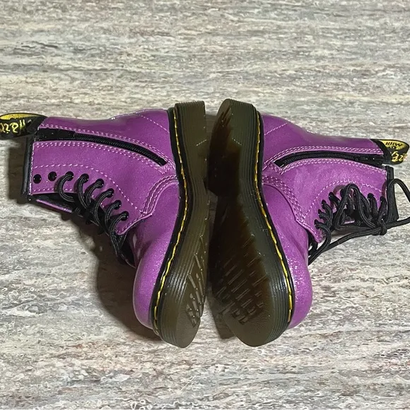 NWOB Dr. Martens 1460 Glitter T glossy violet ankle boots