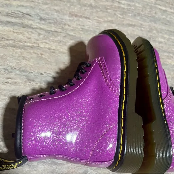NWOB Dr. Martens 1460 Glitter T glossy violet ankle boots