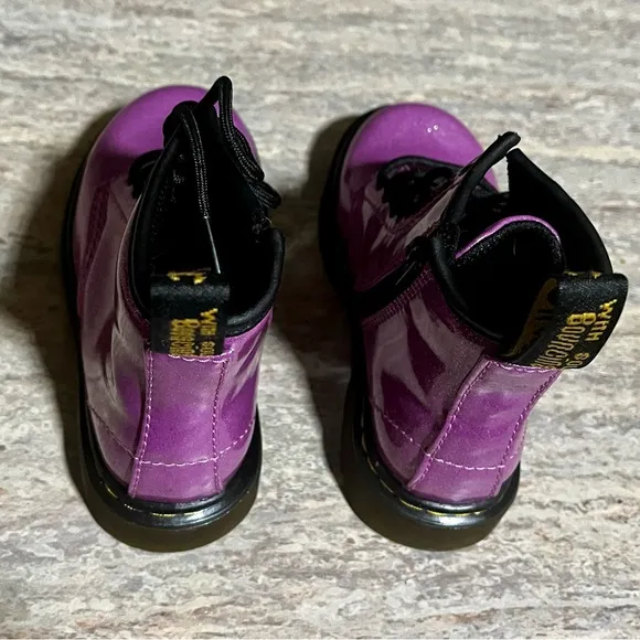 NWOB Dr. Martens 1460 Glitter T glossy violet ankle boots