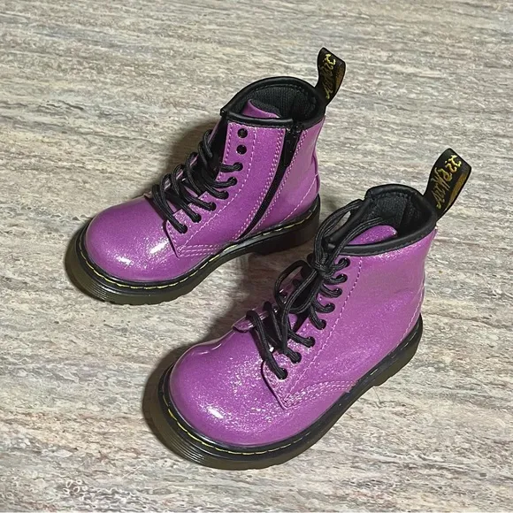 NWOB Dr. Martens 1460 Glitter T glossy violet ankle boots