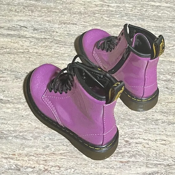 NWOB Dr. Martens 1460 Glitter T glossy violet ankle boots