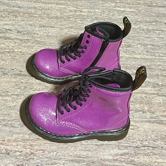 NWOB Dr. Martens 1460 Glitter T glossy violet ankle boots