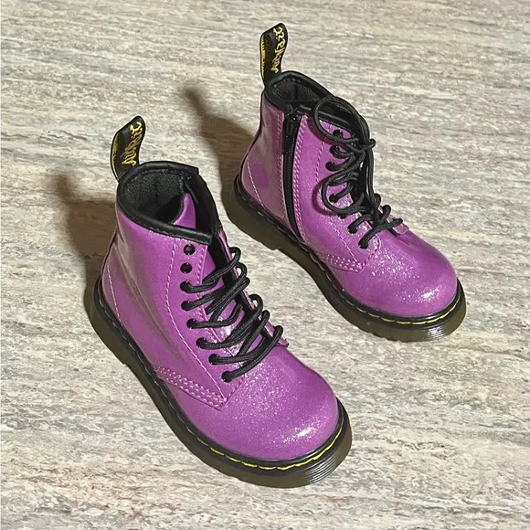 NWOB Dr. Martens 1460 Glitter T glossy violet ankle boots
