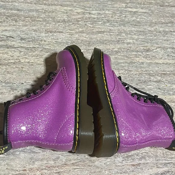 NWOB Dr. Martens 1460 Glitter T glossy violet ankle boots
