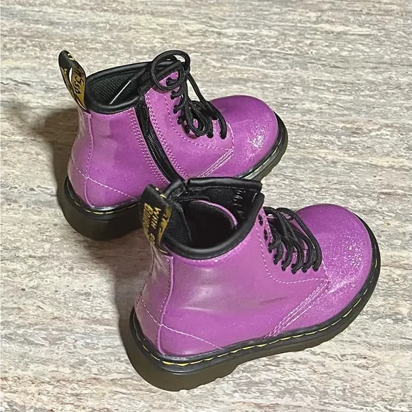 NWOB Dr. Martens 1460 Glitter T glossy violet ankle boots
