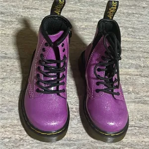 NWOB Dr. Martens 1460 Glitter T glossy violet ankle boots