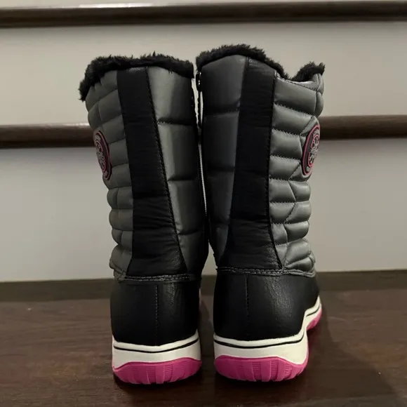 NWOB Girls Totes Kids Snow Boots