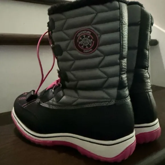 NWOB Girls Totes Kids Snow Boots