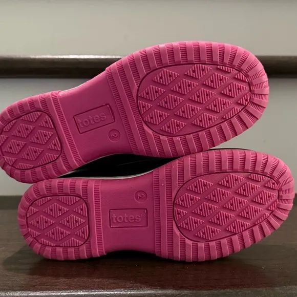 NWOB Girls Totes Kids Snow Boots