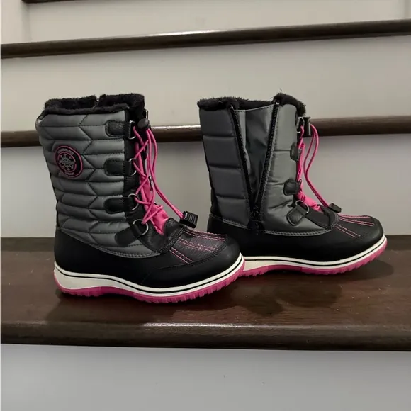 NWOB Girls Totes Kids Snow Boots