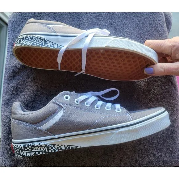 NWOB Men's Vans Lace-up Skate Shoes Size 8