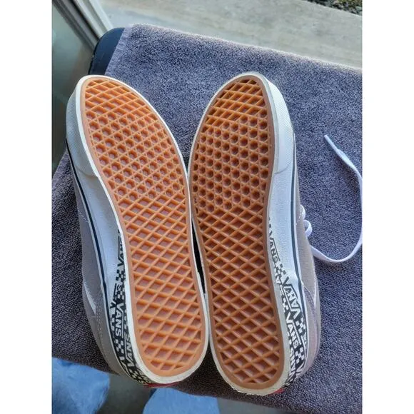 NWOB Men's Vans Lace-up Skate Shoes Size 8