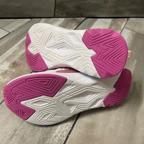 NWOB Puma Sofia Bleach Ombre athletic shoes