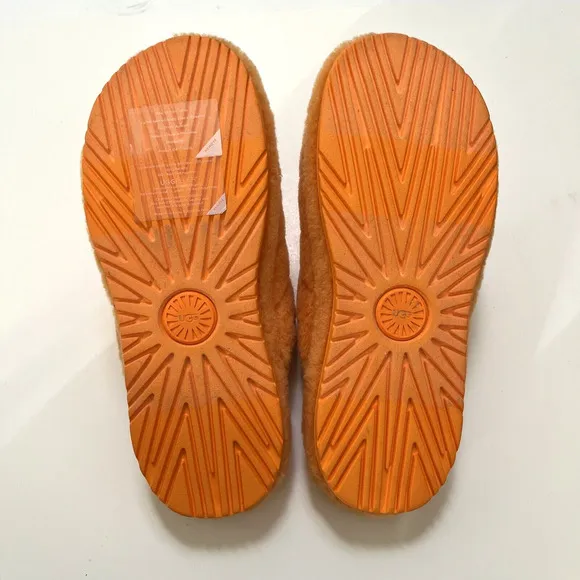 NWOB UGG Fluff You Slide Sandals Slip-On Slipper Size 10 Orange Sheepskin