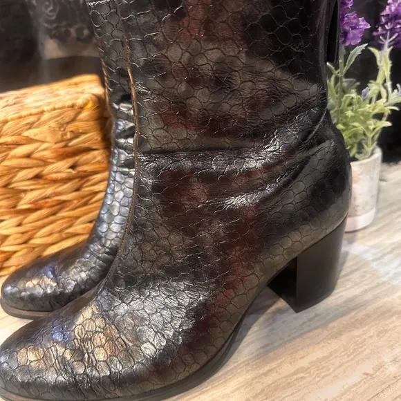 NWOT Black ECCO 55 Cobra Leather Ankle Boots Size 40