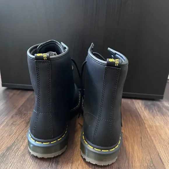 NWOT: Dr. Martens Unisex 1460 Boots
