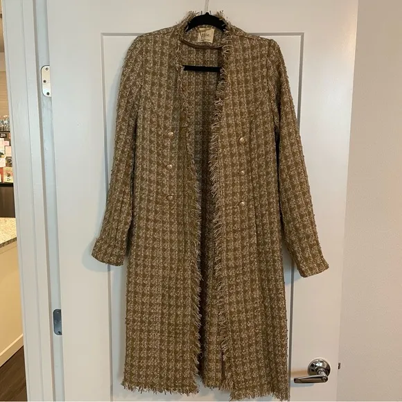 NWOT Elie Tahari Long Women’s Buttoned Luxury Tweed Jacket (Size M)