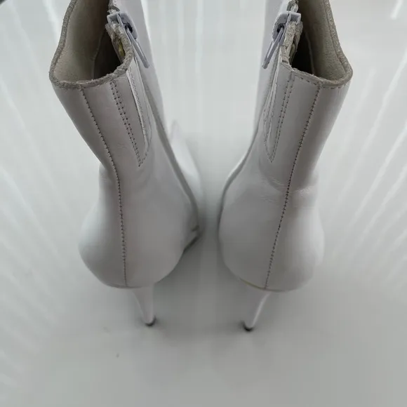 NWOT Jeffrey Campbell Elegant White Leather Ankle Boots