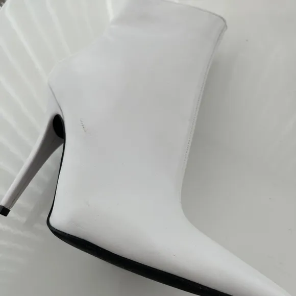 NWOT Jeffrey Campbell Elegant White Leather Ankle Boots