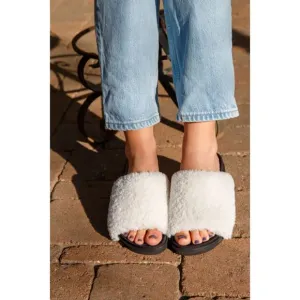 NWOT Roam Fuzzy Shearling Slider Slipper Women's Size 7
