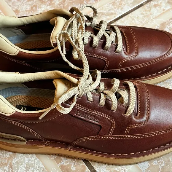 NWOT Rockport Brown and Cream Leather 9000 Prowalkers