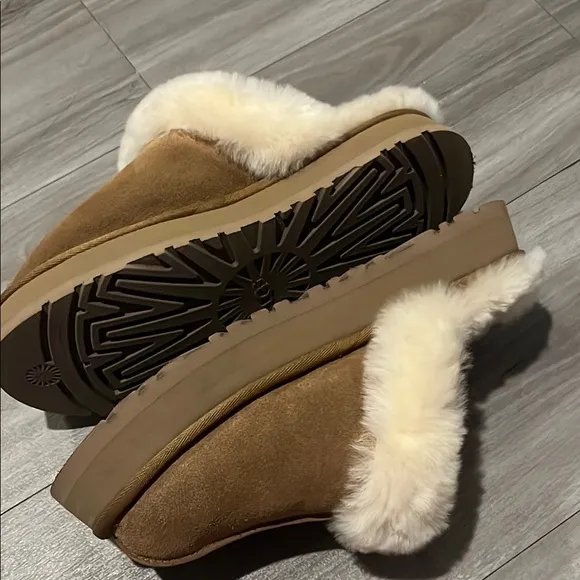 NWOT UGG Disquette Suede Fur Platform Slippers Chesnut Size 8