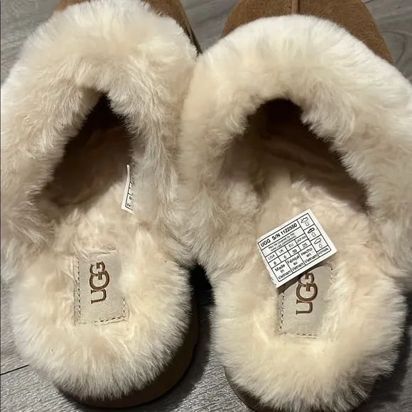 NWOT UGG Disquette Suede Fur Platform Slippers Chesnut Size 8