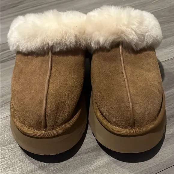 NWOT UGG Disquette Suede Fur Platform Slippers Chesnut Size 8