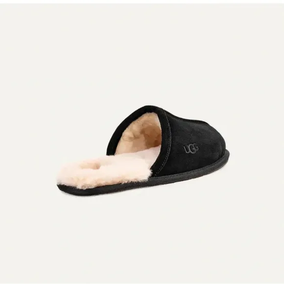 NWOT uggs men’s scuff black suede slippers