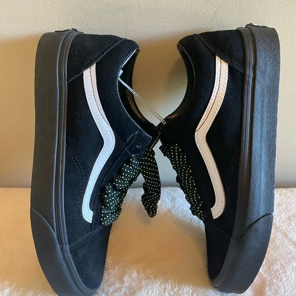 NWOT Vans Men's Black and White Sneakers Men 6.5/ Women 8