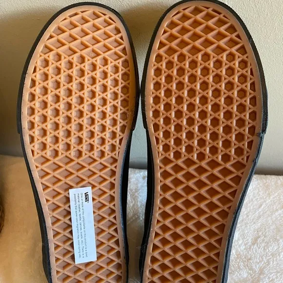 NWOT Vans Men's Black and White Sneakers Men 6.5/ Women 8