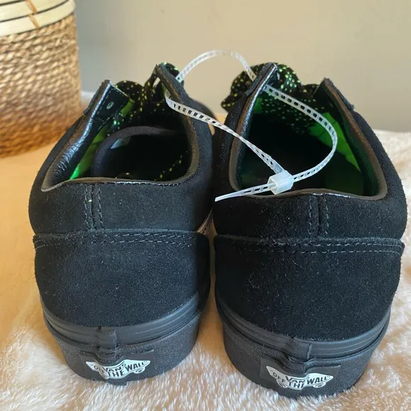 NWOT Vans Men's Black and White Sneakers Men 6.5/ Women 8