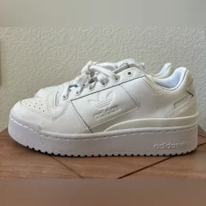 NWT Adidas women’s leather white forum bold shoes. Size 9.5