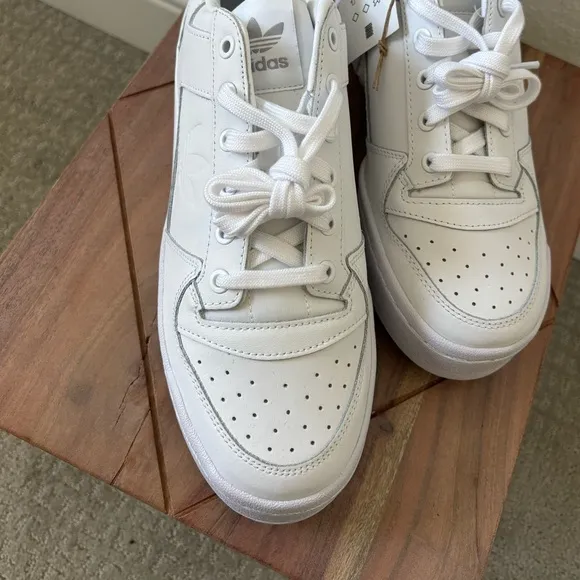 NWT Adidas women’s leather white forum bold shoes. Size 9.5