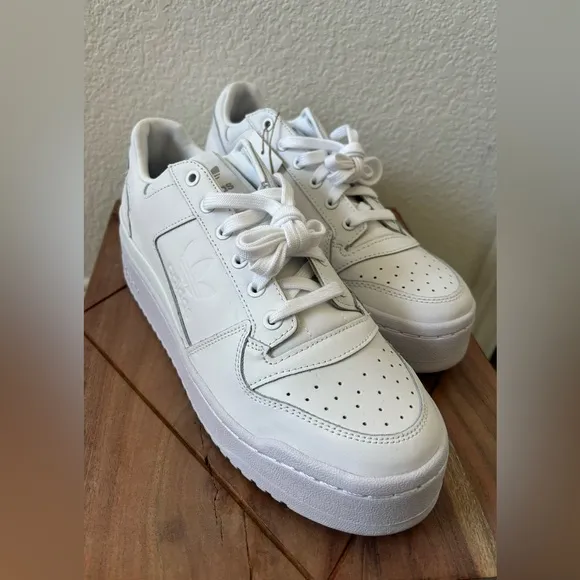 NWT Adidas women’s leather white forum bold shoes. Size 9.5