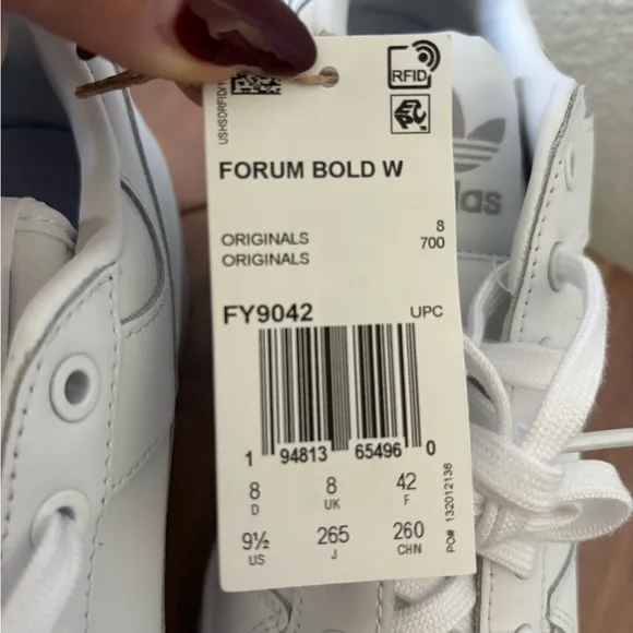 NWT Adidas women’s leather white forum bold shoes. Size 9.5