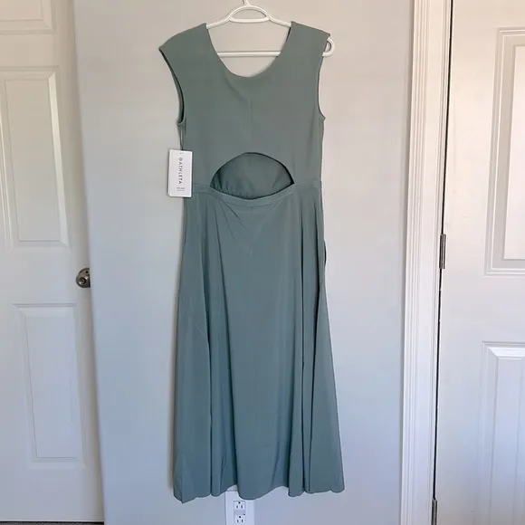 NWT Athleta Ryder Dress, Minimalist Grey, Med.