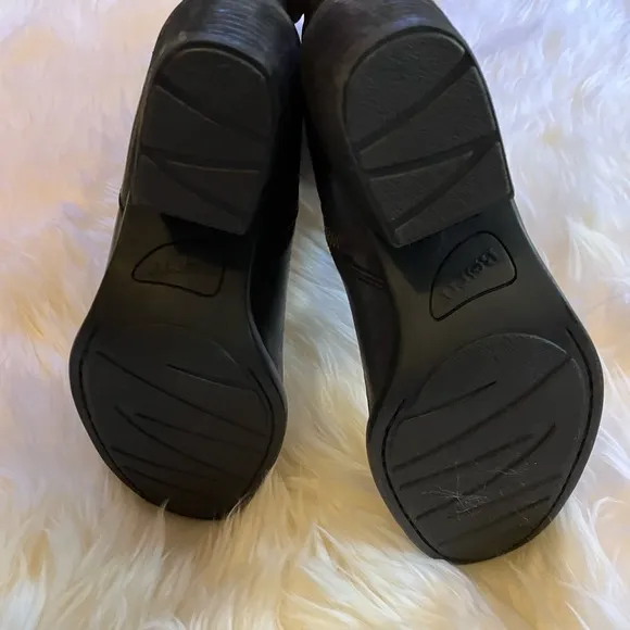 NWT Born Uchee Suede and Leather Boot in Black Sz 6.5.