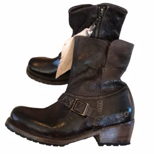 NWT Brown / red Bed Stu Shaela boots
