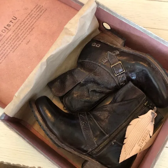 NWT Brown / red Bed Stu Shaela boots