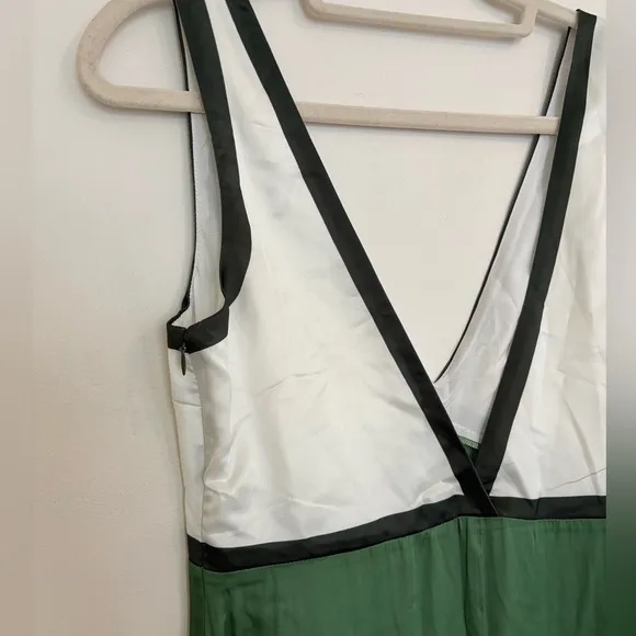 NWT Commense Green Satin Contrast Trim V neck Long Midi Maxi Dress