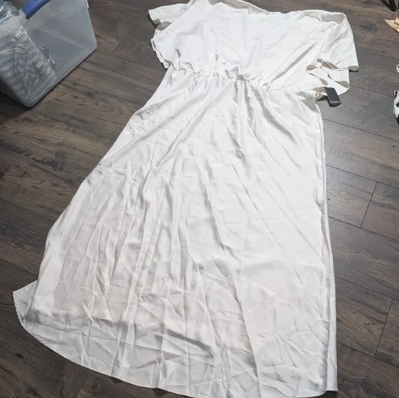 NWT Eloquii Kimono Maxi White Sand Color Dress VNeck Size 26