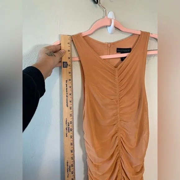NWT House of Harlow 1960 Taupe ruched dress size S