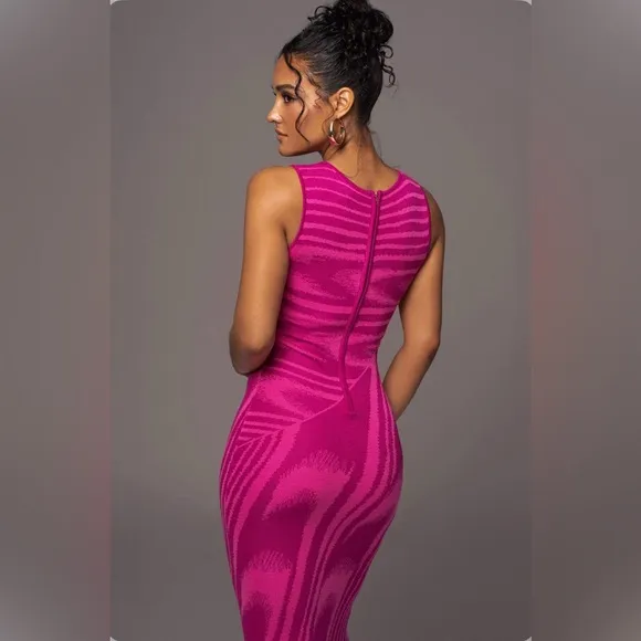 NWT JADE LUXE LABEL KNIT SLEEVES MAXI DRESS. SIZE M
