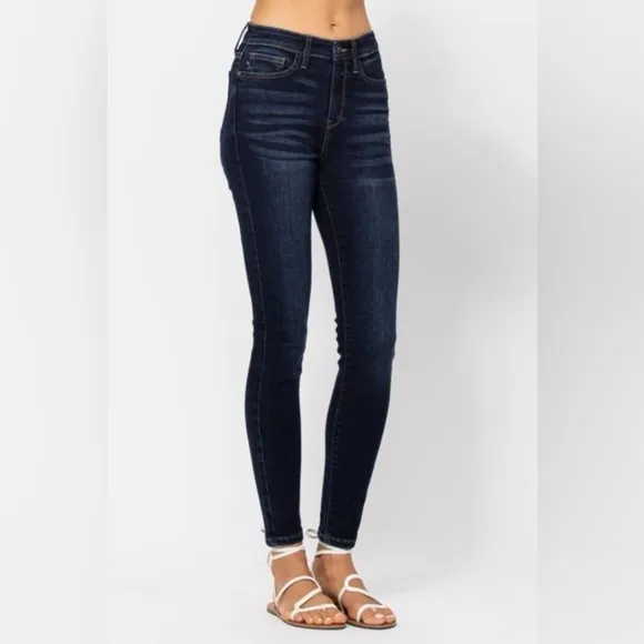 NWT Judy Blue PLUS   REG Size High Waisted Dark Wash Hand Sanded Skinny Jeans